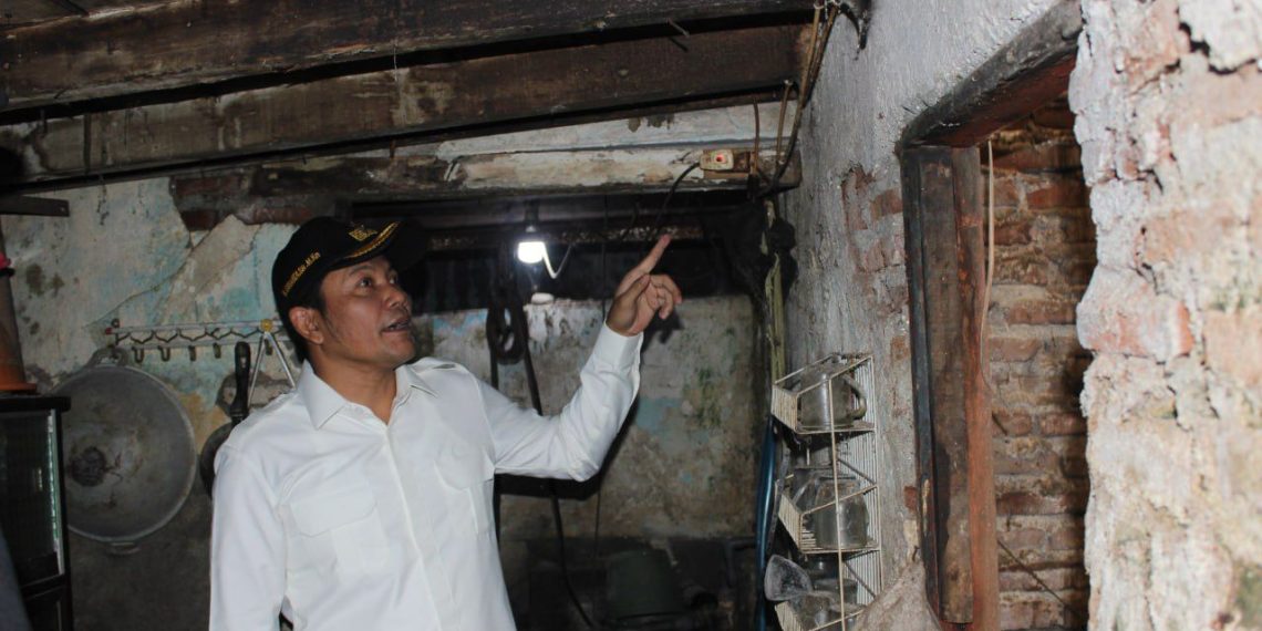 Bupati Subandi Bantu Perbaikan Hunian Bagi Warga Kurang Mampu di Taman dan Waru