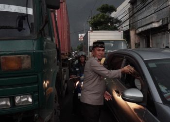 Polresta Sidoarjo Gelar Safari Ramadhan dan Bagikan Takjil di Perempatan Gedangan