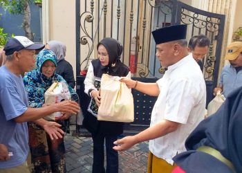 Keluarga Besar Rahmat Muhajirin Bagikan 7500 Paket Lebaran ke Warga  Sidoarjo