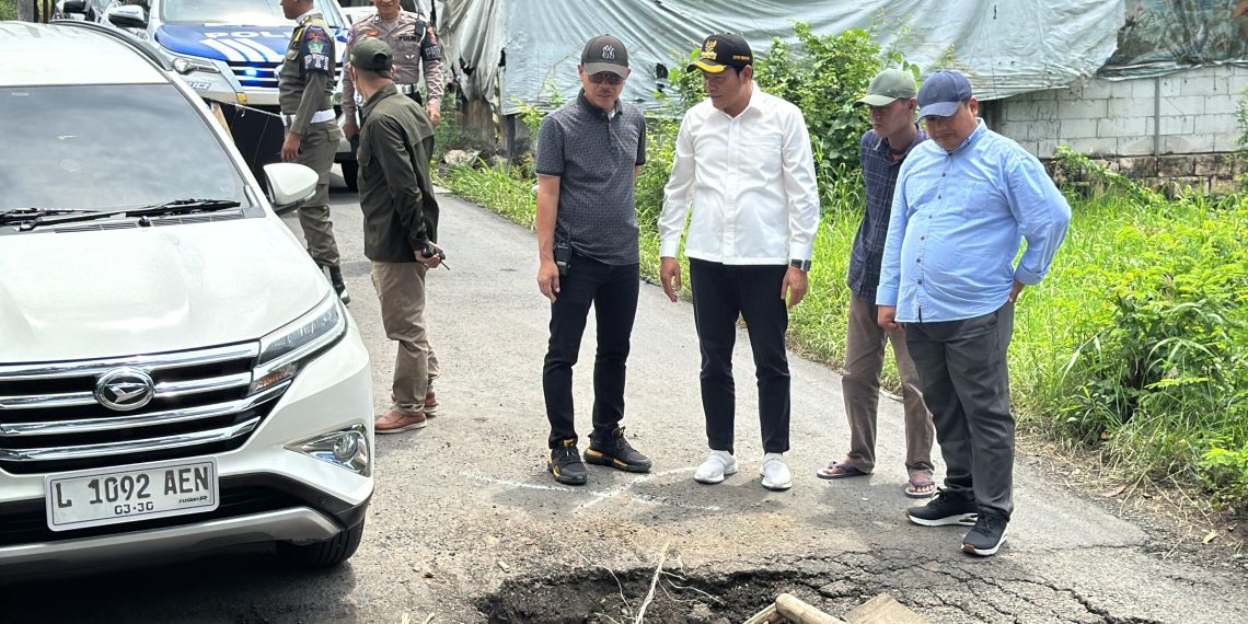 Bupati Subandi Sidak Jembatan Ambles di Desa Banjarsari, Siapkan Perbaikan Permanen