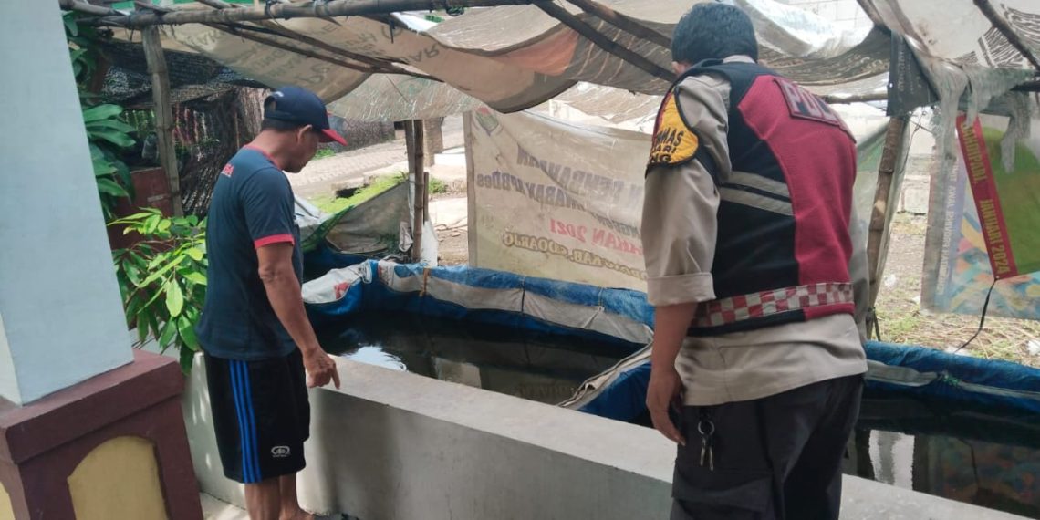 Bhabinkamtibmas Candipari Dampingi Warga Budidaya Ikan Lele