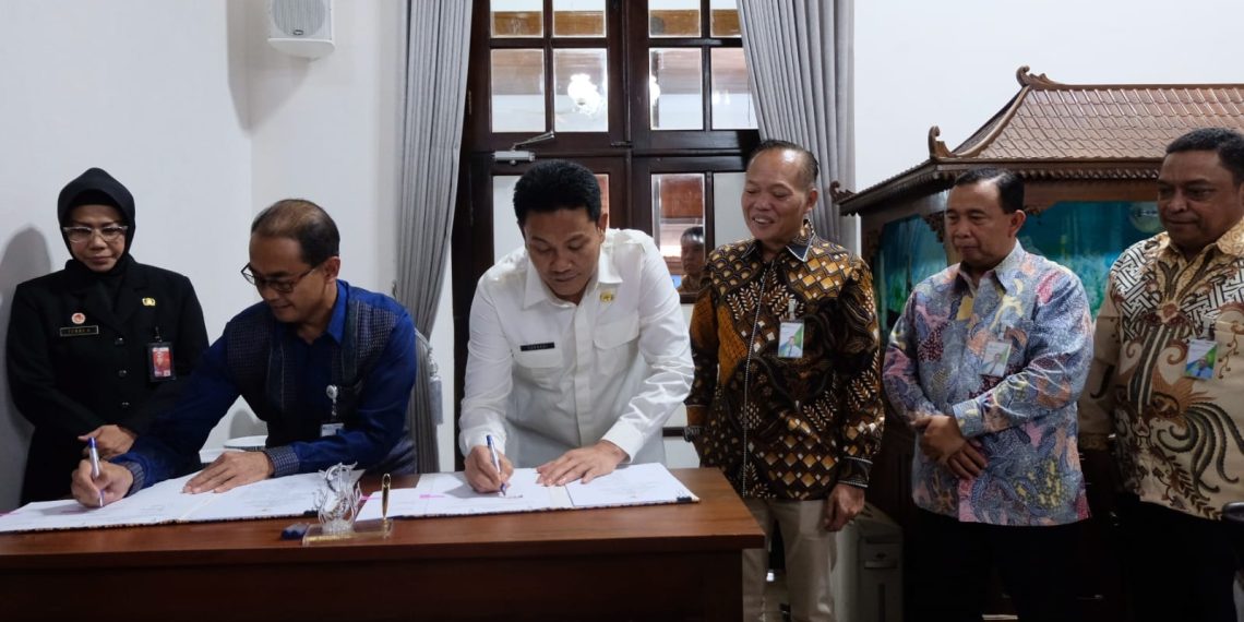 Jamin Kesejahteraan Sosial, Bupati Subandi Teken MoU dengan BPJS Ketenagakerjaan