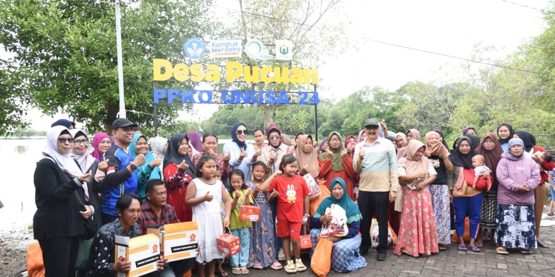 Wabup Sidoarjo Hj Mimik Idayana Gelar Baksos di Dusun Pucukan