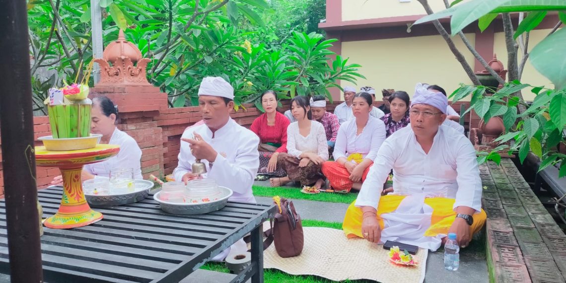 Polresta Sidoarjo Bersama Warga Hindu Rayakan Ibadah Suci Tilem dan Ngerupuk