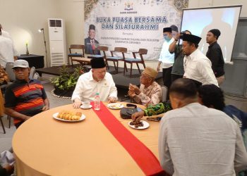 Anggota DPD La Nyalla Mattalitti Respon Keluhan Nelayan Tambak Sidoarjo