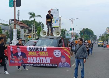 Dugaan Jual Beli Jabatan, Bupati Subandi Didemo Puluhan Pemuda Gerakan Sidoarjo Bersih