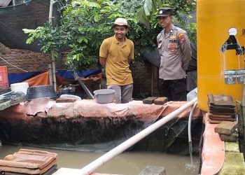 Lebaran, Bhabinkamtibmas Desa Krembangan Bersilaturahmi dengan Warga Binaan