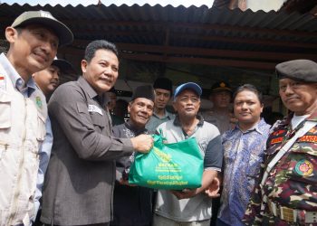 Bupati Sidoarjo Subandi Tinjau RTLH di Masangan Wetan