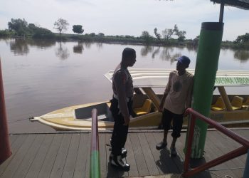 Polsek Jabon Siagakan Personel di Wisata Bahari Tlocor Selama Libur Lebaran