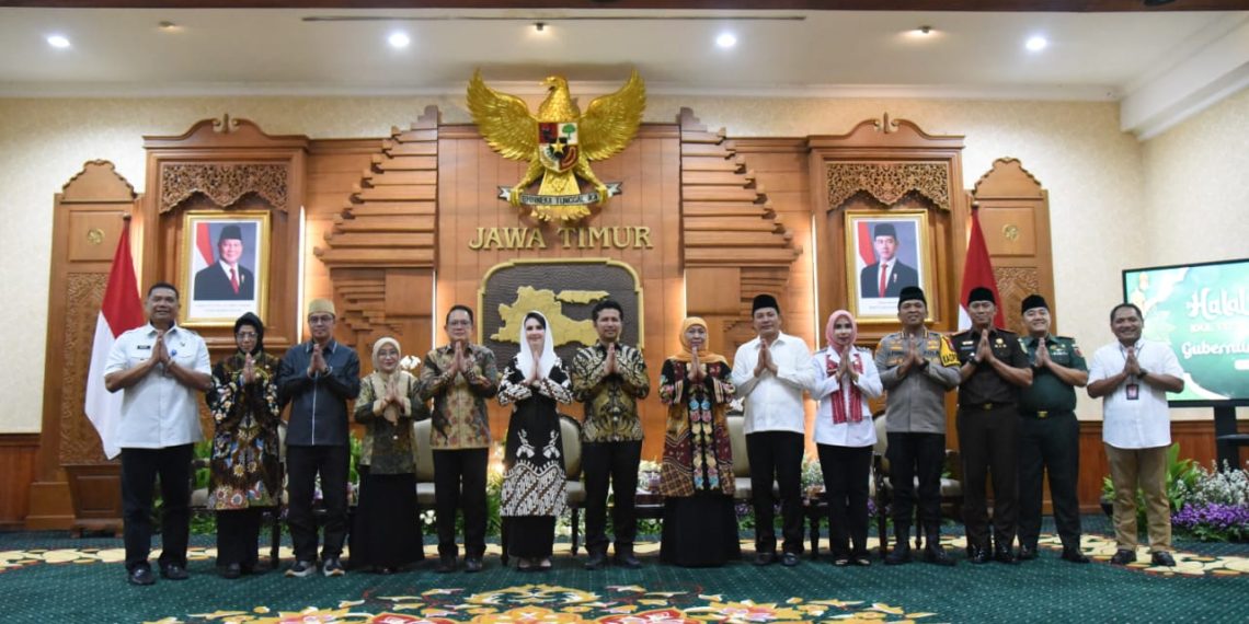 Bupati dan Wakil Bupati Sidoarjo Ikuti Halal bi Halal Dengan Gubernur dan Wakil Gubernur Jatim