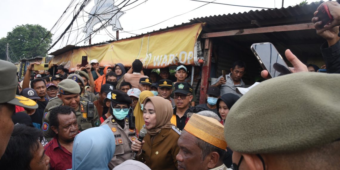 Wabup Hj Mimik Idayana Redam Demo, PKL Pepelegi Beri Jalan Normalisasi Afvoer Bono