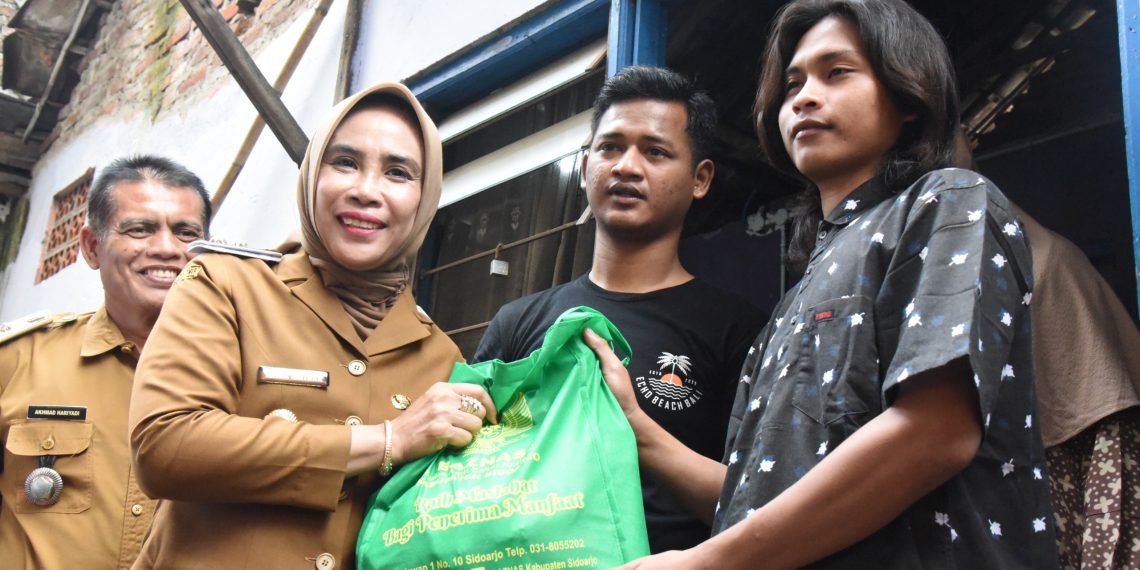 Wakil Bupati Hj Mimik Idayana Bantu RTLH di Kelurahan Lemahputro