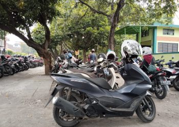 Warga Protes, Fasum Perum Pondok Mutiara Beralih Fungsi Jadi Tempat Parkiran Motor
