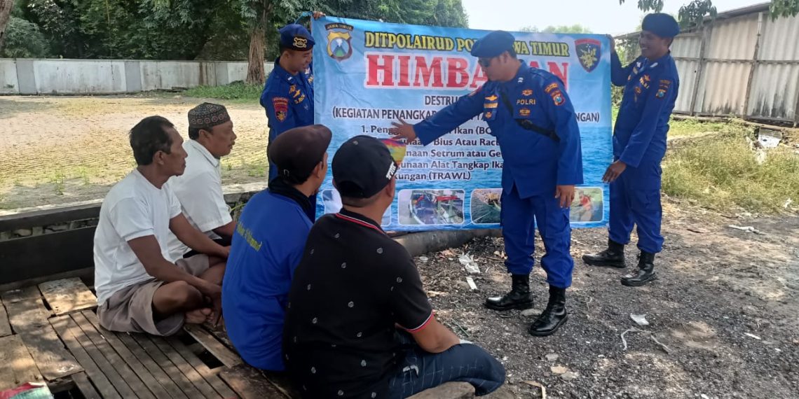 Polisi Edukasi Masyarakat Tidak Melakukan Penangkapan Ikan yang Merusak Lingkungan