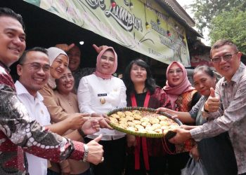 Wabup Hj Mimik Idayana Kenalkan Kuliner Khas ke Komisi A DPRD Kota Malang
