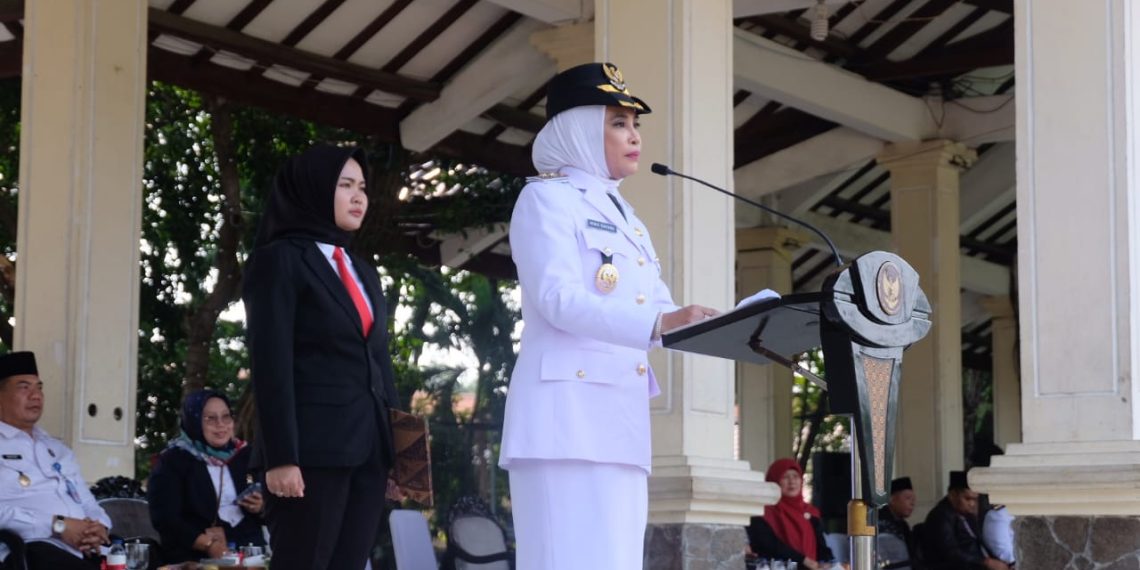 Wabup﻿ Hj﻿﻿ Mimik﻿﻿ Idayana Pimpin Upacara Peringatan Hari Otonomi Daerah ke-29 Tahun 2025