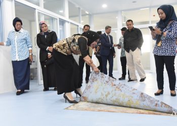 Sidak Pelayanan RSUD Sibar, Wabup Hj Mimik Idayana Jumpai Pengerjaan Lantai IGD Kualitas Jelek