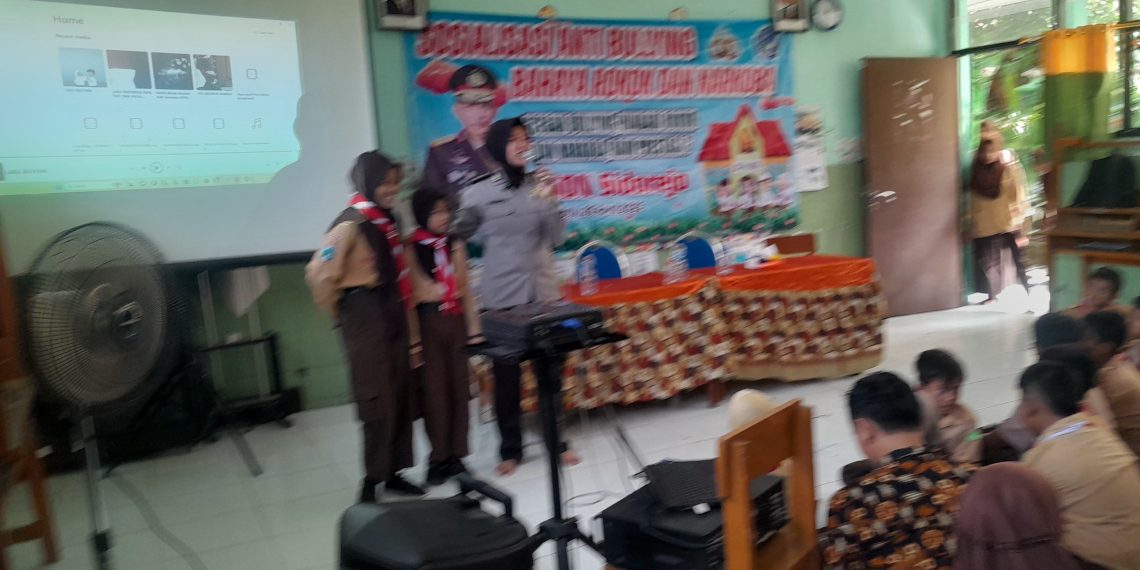 Polsek Krian Edukasi Bahaya Bullying dan Narkoba di SDN Sidorejo