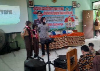 Polsek Krian Edukasi Bahaya Bullying dan Narkoba di SDN Sidorejo