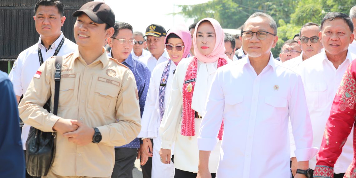 Wabup Hj Mimik Idayana Dampingi Menko Pangan Zulkifli Hasan Tinjau Musdesus dan Kunker ke Koperasi Merah Putih Tambak Rumput Laut di Desa Kupang