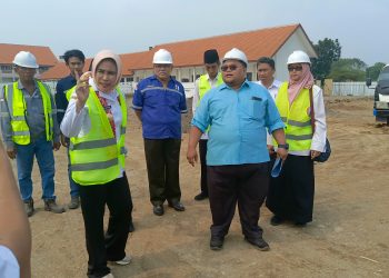 Sidak Pembangunan SMPN 2 Tulangan, Wabup Hj Mimik Idayana Akan Kawal Kualitas Proyek Sesuai Spesifikasi