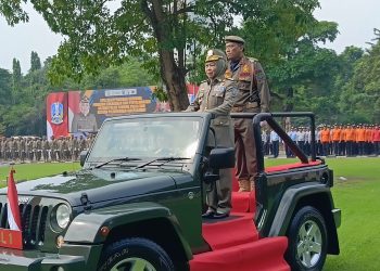 Gubernur Jatim Khofifah Pimpin Apel Kesiapsiagaan Damkar, Satpol PP dan Linmas