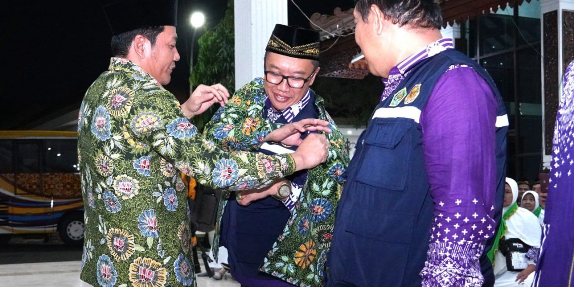 Bupati Subandi Lepas Keberangkatan 376 Calon Jamaah Haji Kloter 20 Asal Sidoarjo
