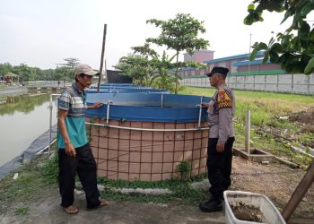 Bhabinkamtibmas Polsek Krian Dampingi Warga Budidaya Lele