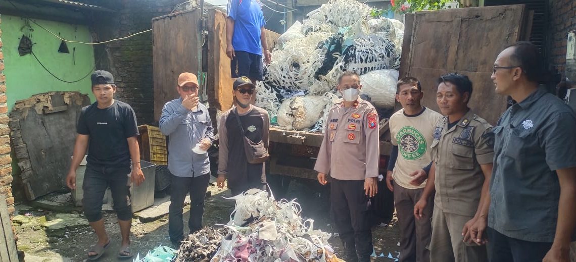 Kapolsek Krian Ajak Pengusaha Tahu di Tropodo  Krian Hentikan Penggunaan Limbah B3 demi Lingkungan Bersih