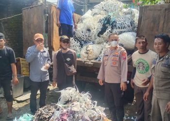 Kapolsek Krian Ajak Pengusaha Tahu di Tropodo  Krian Hentikan Penggunaan Limbah B3 demi Lingkungan Bersih