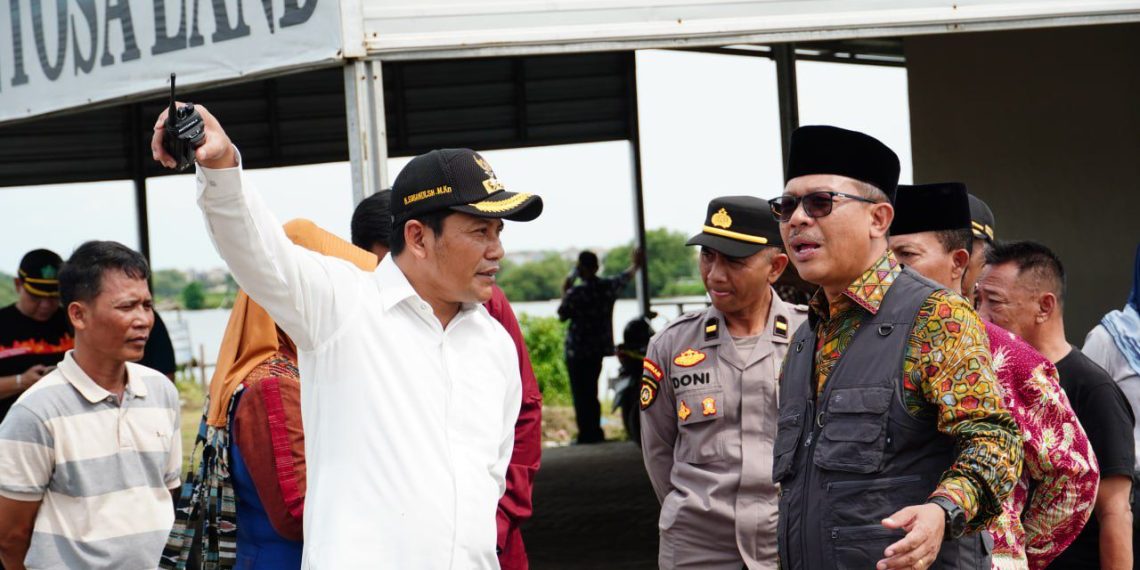 Bupati Subandi Hentikan Angkutan Urukan di Desa Banjarkemuning Sedati