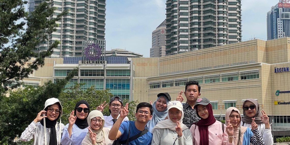 Mahasiswa Bioteknologi UM Belajar Ilmu Lingkungan Hidup di Malaysia