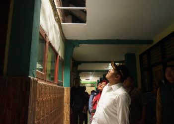 Bupati Subandi Sidak Kerusakan Atap Kelas SMPN 3 Porong