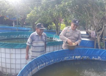 Tinjau Upaya Warga Budidaya Perikanan, Bhabinkamtibmas Berharap Ketahanan Pangan Optimal