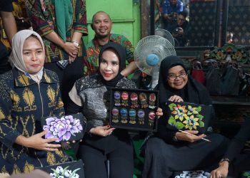 Wakil Bupati Hj Mimik Idayana Apresiasi Ekonomi Kreatif UMKM Lokal di Nine Art Gallery