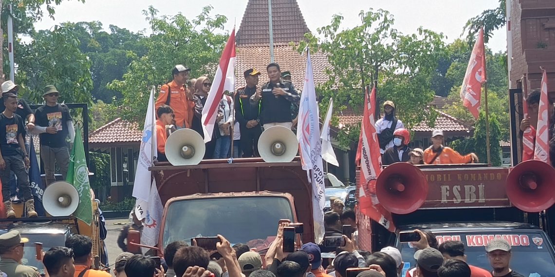 Ribuan Buruh di Sidoarjo Gelar Aksi May Day Damai, Bupati Subandi Janji Wujudkan Kesejahteraan Buruh
