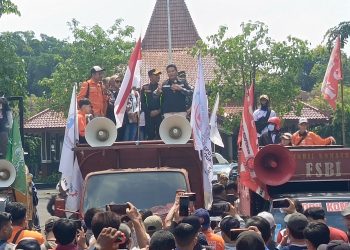 Ribuan Buruh di Sidoarjo Gelar Aksi May Day Damai, Bupati Subandi Janji Wujudkan Kesejahteraan Buruh