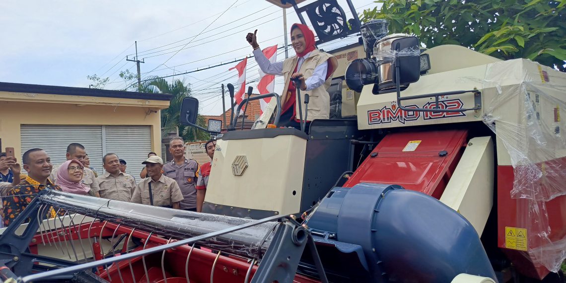 Berkat Lobby Wabup Hj Mimik Idayana, Sidoarjo Dapat Bantuan 16 Alsintan dari Kementan