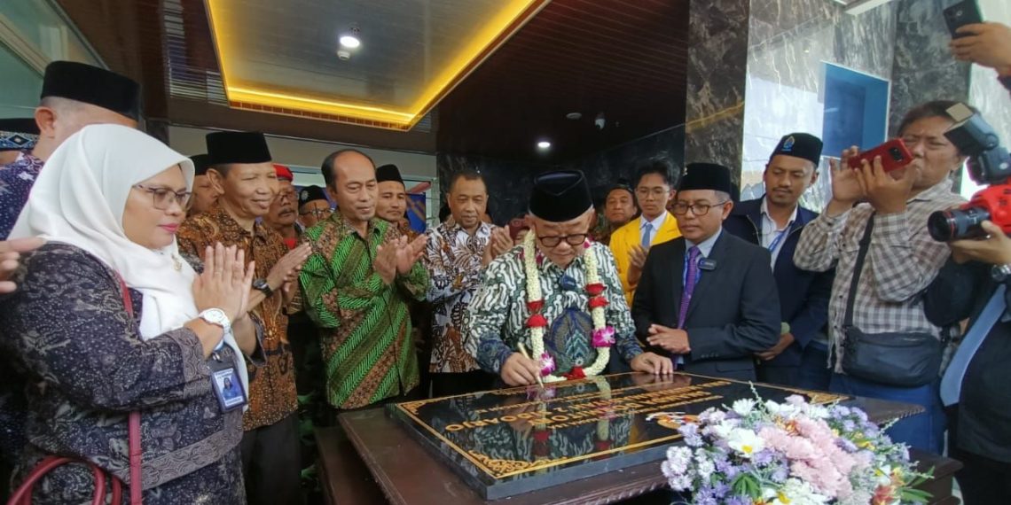 Mendikdasmen Abdul Mu’ti Resmikan Gedung Smamda Dormitory Senilai Rp 23 Miliar
