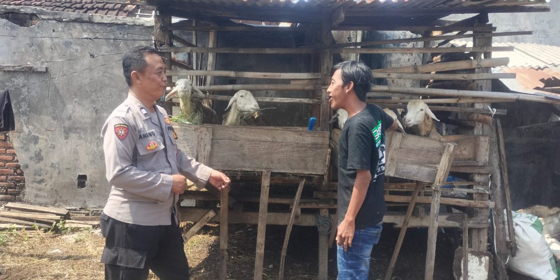 Polisi Penggerak Ketahanan Pangan Imbau Warga Jaga Kebersihan Kandang Kambing