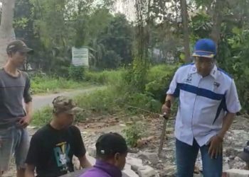 H Khulaim Junaidi Sembelih Sendiri Sapi Kurban dan Daging Dibagikan ke Kader PAN dan Masyarakat