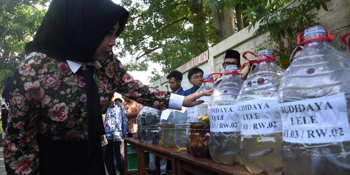 Kurangi Volume Sampah, Wabup Hj Mimik Idayana Acungi Jempol Inovasi Eco Enzim Pemdes Sedatigede