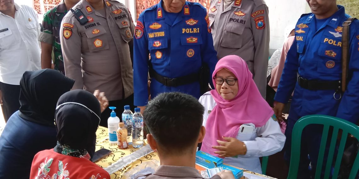 Hari Bhayangkara Ke-79, Polresta Sidoarjo Gelar Pengobatan Gratis dan Bagikan Sembako di Balongbendo