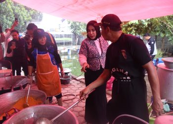 Wabup Hj Mimik Idayana Support Dapur Umum Mandiri Warga Terdampak Banjir Desa Ngaban