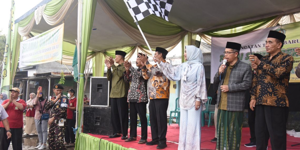Wabup Hj Mimik Idayana Berangkatkan Pawai Santri Bersholawat Sambut 1 Muharram