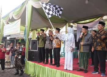 Wabup Hj Mimik Idayana Berangkatkan Pawai Santri Bersholawat Sambut 1 Muharram