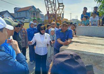 Wabup Sidoarjo Hj Mimik Idayana Sidak Proyek Jalan Beton Gedangan yang Dikomplain Warga