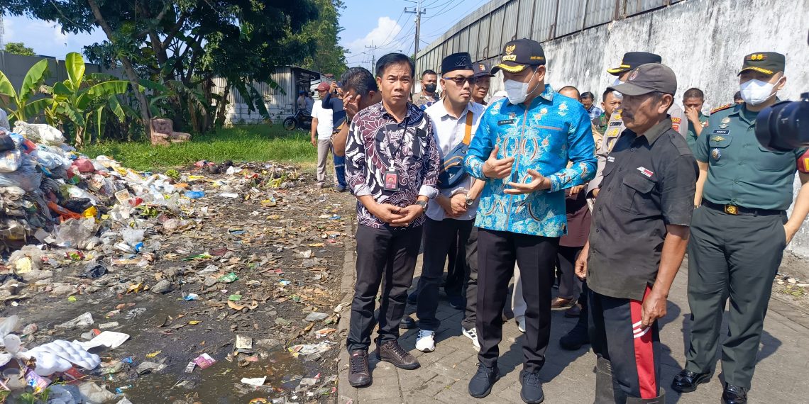 Dikeluhkan Warga, Bupati Subandi: Pemkab Ambil Alih TPS3R Ngampelsari, DLHK yang Kelola