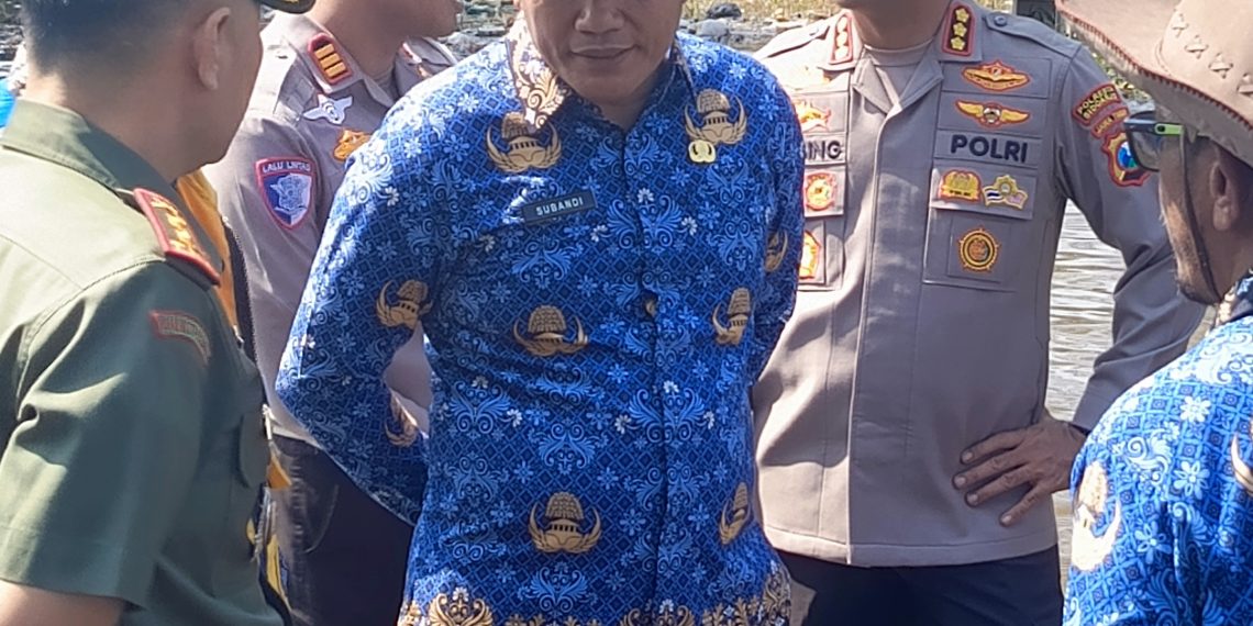 Banjir Jl Raya Porong Ditutup Sementara, Bupati Subandi Usulkan Peninggian Jalan