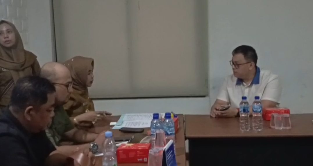 Didatangi Wabup Hj Mimik Idayana, Bos Pabrik Tandon Air Candi Kembalikan Ijazah Asli dan Bayar Hak-hak Karyawan
